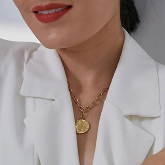 #33 Gold Moon/Star Pendant Necklace - Picture 4 of 9